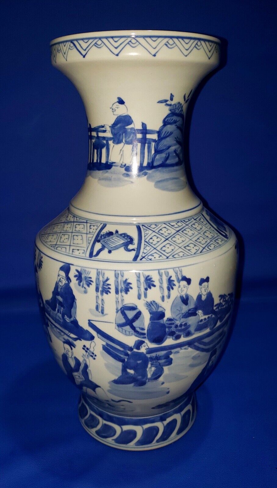 Chinese Antique Blue And White Porcelain Vase Kangxi Mark